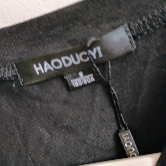 HAODUOYI Black Top With Gold Leaf - Picture 3 of 5